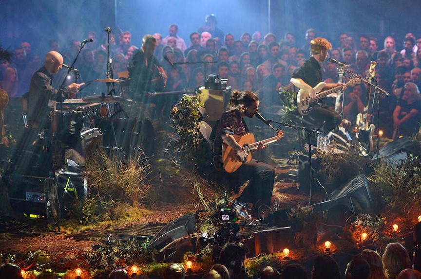 Biffy Clyro Performs Medicine Black Chandelier Many Of Horror Scottish Rock Band Biffy Clyro Premiered The Live For Mtv Unplugged In Which Performed Medicine Black Chandelier